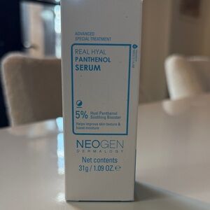 Real Hyal Panthenol Serum - White